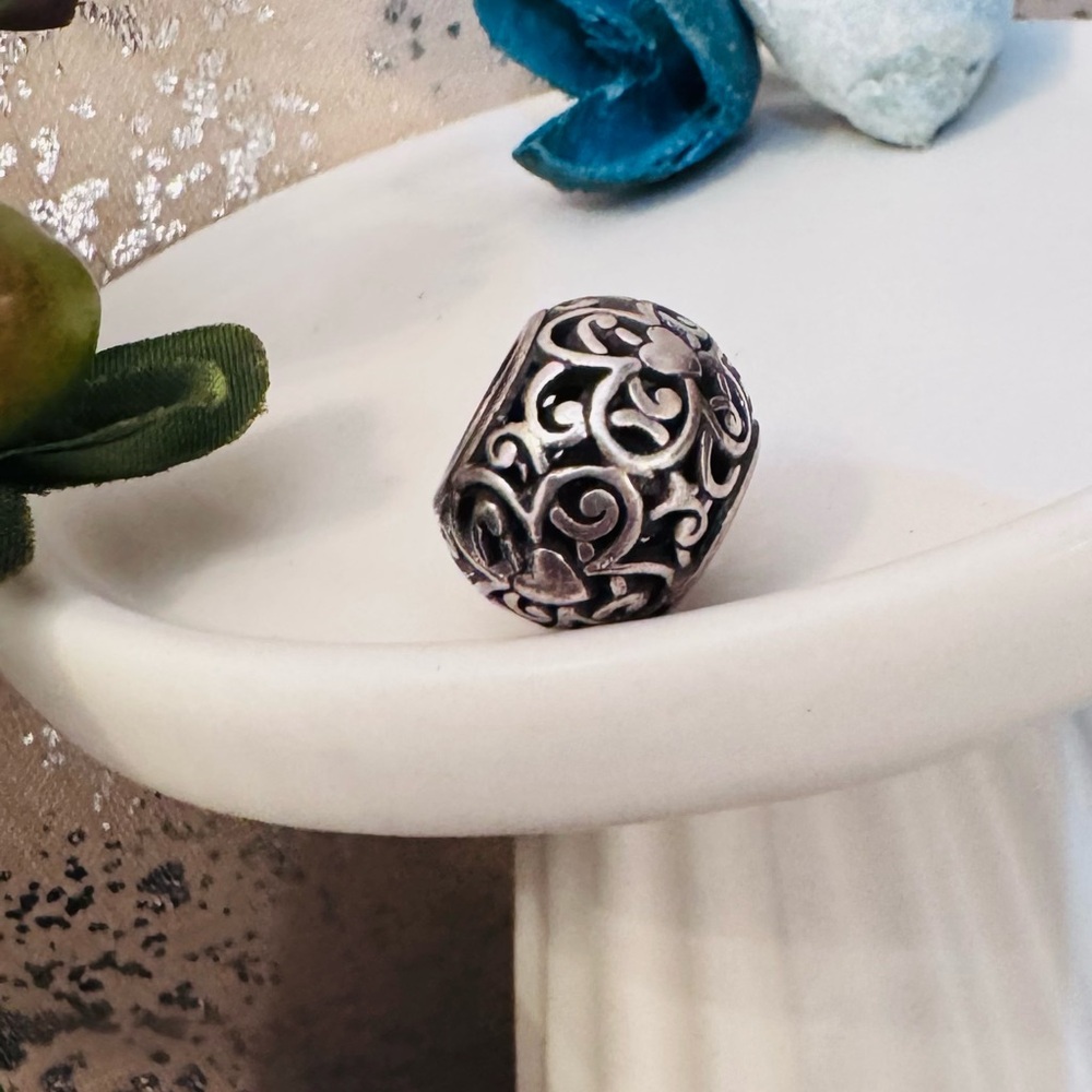 Brighton Cathedral Scrollwork Bead With Heart - image 1